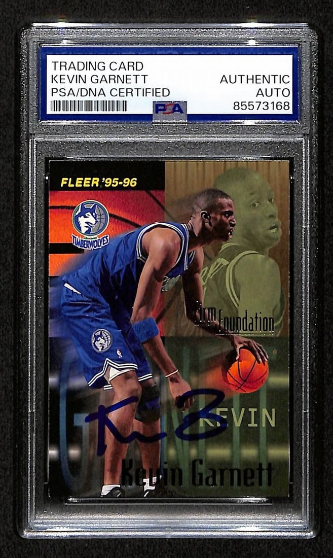 Kevin Garnett HOF Signed 1995-96 Fleer Rookie Card PSA/DNA: Kevin Garnett HOF Signed 1995-96 Fleer Rookie Card PSA/DNA This is an original Kevin Garnett Hall of Fame signed/autographed 1995-96 Fleer Rookie Card #335 featuring the Minnesota Timberwolves. The ca
