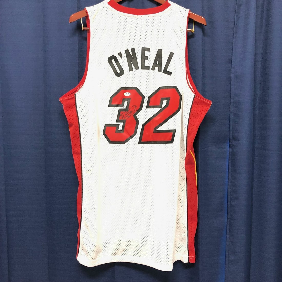 Miami Heat Shaquille O'Neal autographed PSA DNA jersey: Miami Heat Shaquille O'Neal autographed PSA DNA jersey This is a stitched Miami Heat jersey autographed by Shaquille O'Neal. The autograph has been authenticated by Professional Sports Authenticator (