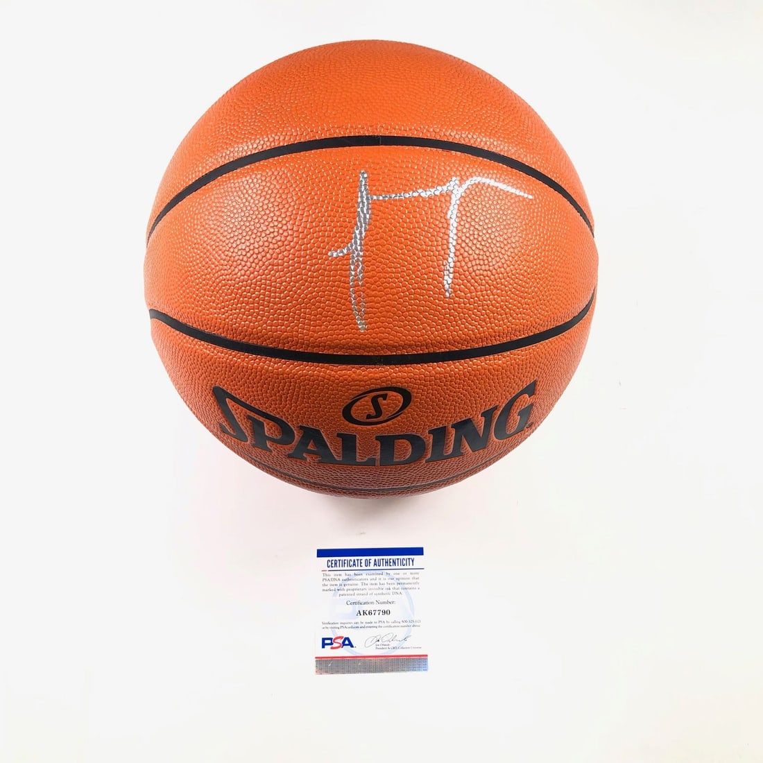 PSA DNA authenticated Jalen Green signed Spalding basketball: PSA DNA authenticated Jalen Green signed Spalding basketball This Spalding basketball is autographed by Jalen Green of the Phoenix Suns and has been authenticated by PSA/DNA. It is an original item fr