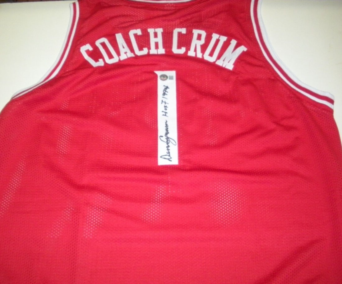 Autographed Louisville Cardinals Jersey Denny Crum Beckett Authenticated HOF 1994: Autographed Louisville Cardinals Jersey Denny Crum Beckett Authenticated HOF 1994 This pre-owned Louisville Cardinals basketball jersey is signed by Denny Crum, Hall of Fame inductee in 1994. The auto