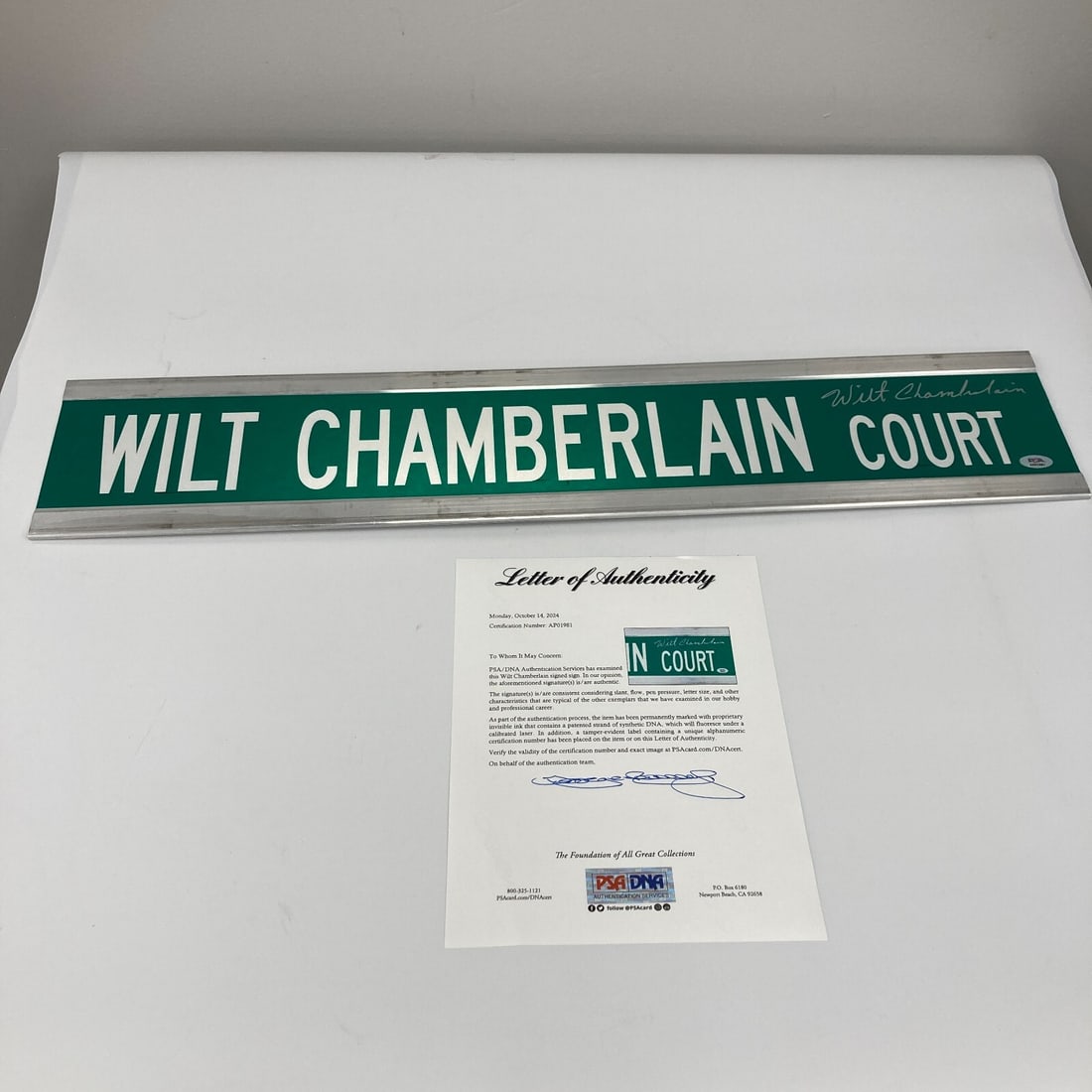 Wilt Chamberlain Signed 6x30 Street Sign PSA COA Los Angeles Lakers (1 of 6)