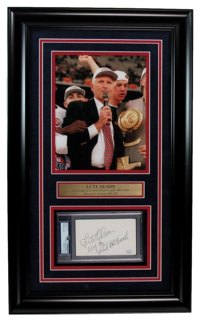 Lute Olson Signed Arizona Wildcats Framed 3x5 Index Card PSA/DNA (1 of 3)