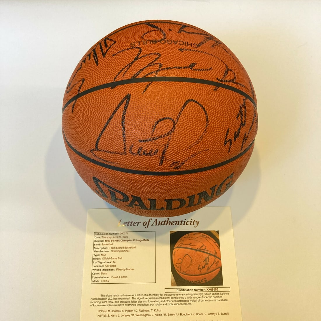 1997-98 Chicago Bulls Signed Basketball by Michael Jordan JSA Authenticated: 1997-98 Chicago Bulls Signed Basketball by Michael Jordan JSA Authenticated Own a piece of NBA history with this high-grade 1997-98 Chicago Bulls team signed basketball, famously known as "The Last Da