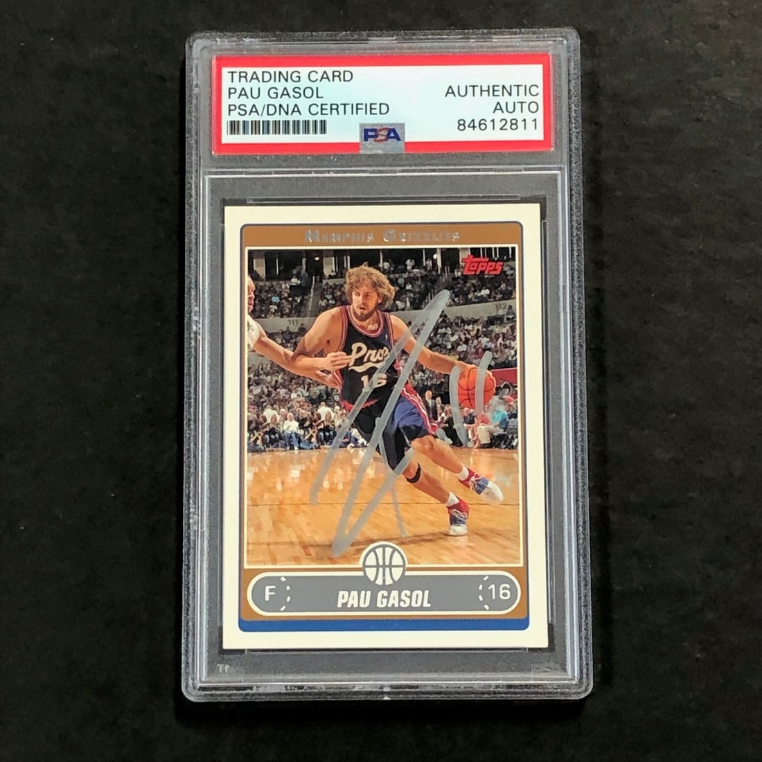 2006-07 Topps #122 Pau Gasol Signed Card PSA Authenticated Grizzlies (1 of 2)