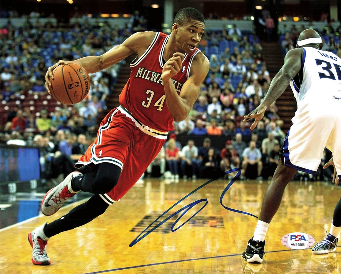Giannis Antetokounmpo Autographed 8x10 Photo PSA/DNA Milwaukee Bucks: Giannis Antetokounmpo Autographed 8x10 Photo PSA/DNA Milwaukee Bucks This is a professionally printed 8x10 photograph featuring Giannis Antetokounmpo of the Milwaukee Bucks, complete with his authenti