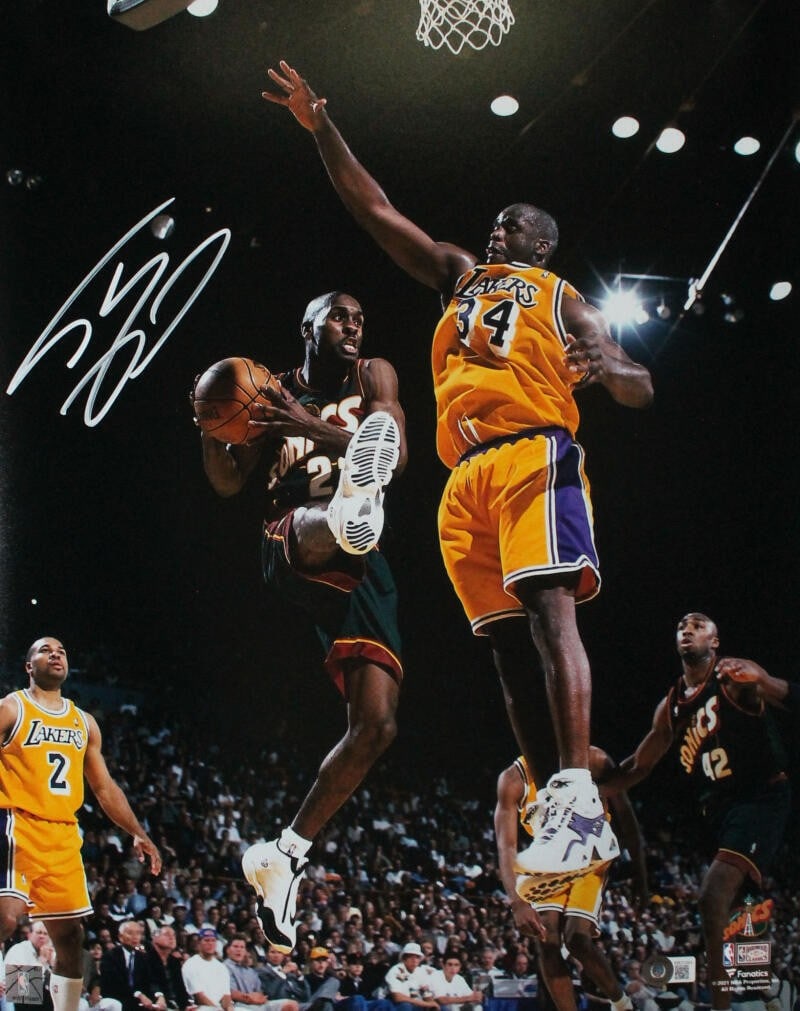 Shaquille O'Neal signed Lakers 16x20 Beckett hologram photo: Shaquille O'Neal signed Lakers 16x20 Beckett hologram photo This 16x20 photo features Shaquille O'Neal and is autographed by the player. The autograph has been authenticated by Beckett and includes a 