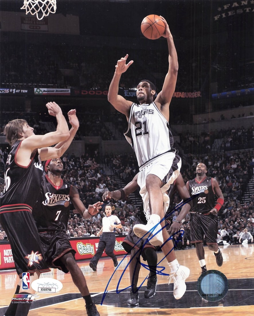 Tim Duncan Autographed 8x10 Photo PSA/DNA Authentic Spurs: Tim Duncan Autographed 8x10 Photo PSA/DNA Authentic Spurs This is an original 8x10 photo autographed by San Antonio Spurs legend Tim Duncan, a must-have for any basketball fan. The signature has been 