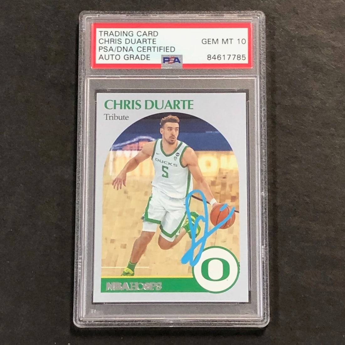 Chris Duarte autographed 2021-22 Chronicles Draft Pick Tribute card PSA 10: Chris Duarte autographed 2021-22 Chronicles Draft Pick Tribute card PSA 10 This is an original 2021-22 Chronicles Draft Pick Tribute #68 basketball card featuring Chris Duarte. The card is hand-signed
