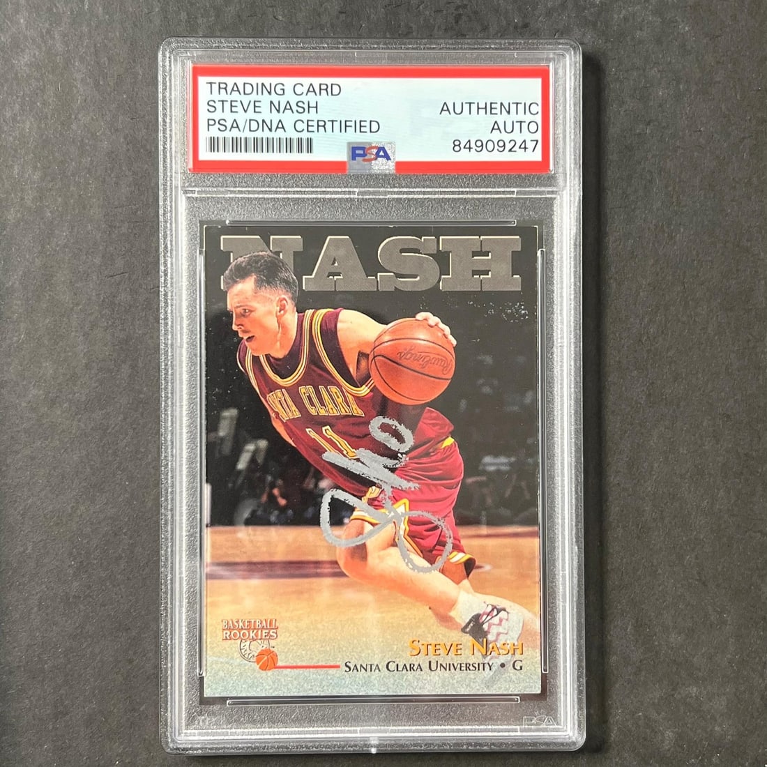1996 The Score Board Basketball Rookies #18 Steve Nash Autographed Card PSA/DNA: 1996 The Score Board Basketball Rookies #18 Steve Nash Autographed Card PSA/DNA This is a 1996 The Score Board Basketball Rookies #18 card featuring the autograph of NBA legend Steve Nash, who is well