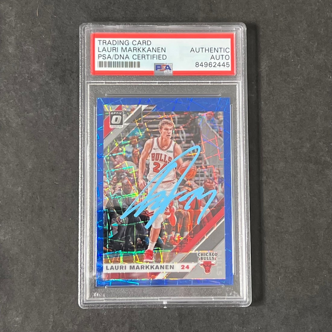 Lauri Markkanen 2019-20 Panini Donruss #84 Signed Card PSA Authenticated Bulls: Lauri Markkanen 2019-20 Panini Donruss #84 Signed Card PSA Authenticated Bulls This is a 2019-20 Panini Donruss #84 card featuring the autograph of Lauri Markkanen, who is known for his time with the 