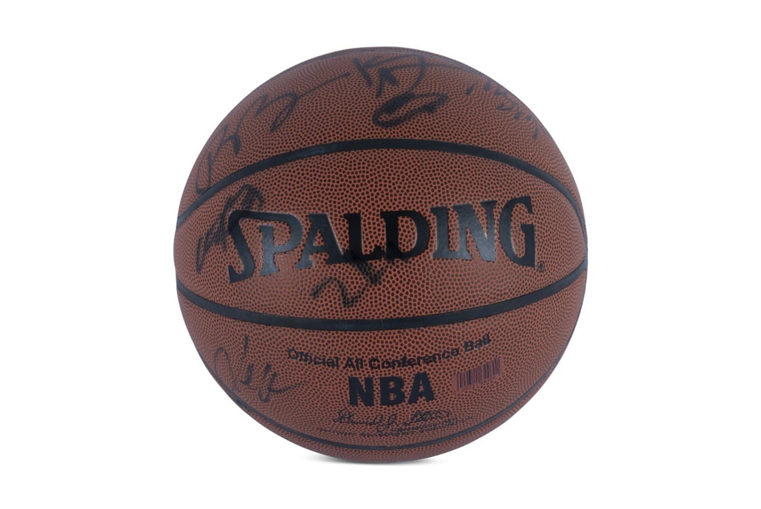 2004-05 Los Angeles Clippers Team Signed Basketball Beckett COA: 2004-05 Los Angeles Clippers Team Signed Basketball Beckett COA This 2004-05 Los Angeles Clippers team signed Spalding NBA basketball features bold autographs from key players, including Elton Brand, 