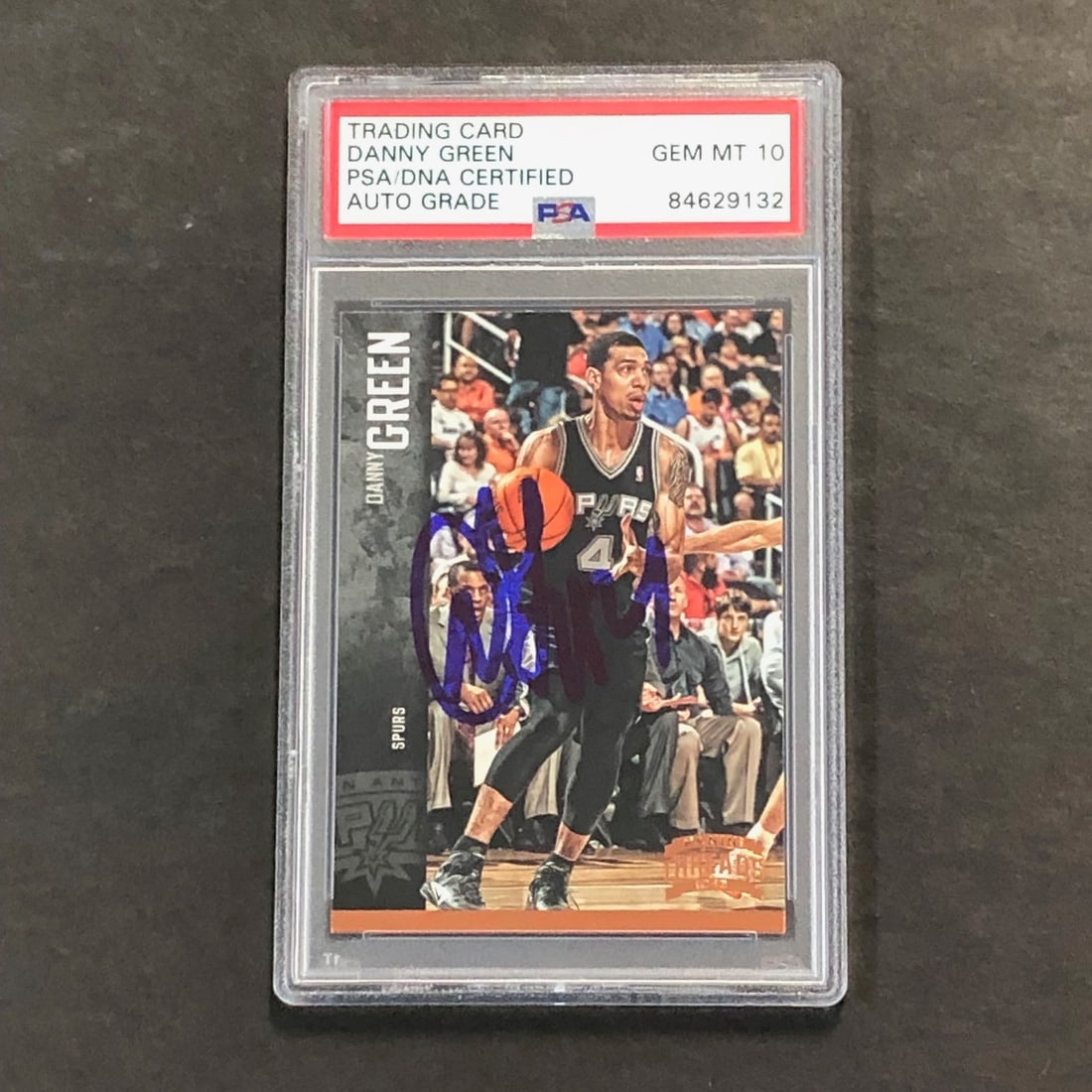 2012 Panini Threads #131 Danny Green Signed Card PSA/DNA Slabbed: 2012 Panini Threads #131 Danny Green Signed Card PSA/DNA Slabbed This 2012 Panini Threads #131 card features the autograph of Danny Green, a distinguished player known for his contributions to the Spu