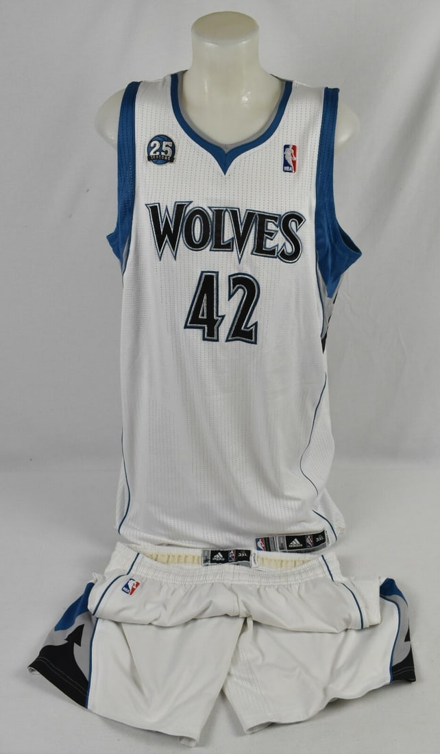 Kevin Love Game Used Jersey Timberwolves Final Game Photomatched COA (1 of 10)