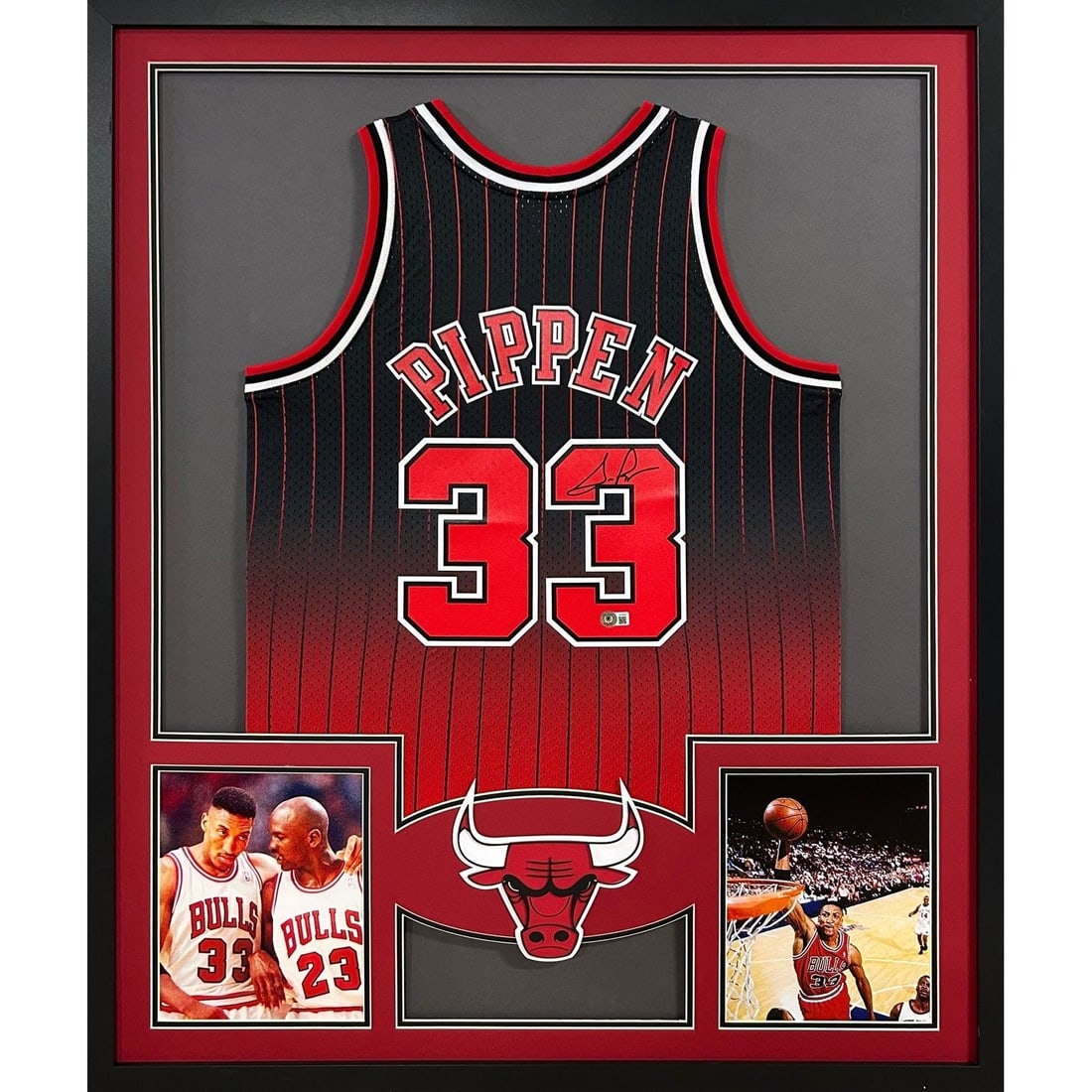 Scottie Pippen Autographed Framed Jersey Chicago Bulls Beckett Authenticated: Scottie Pippen Autographed Framed Jersey Chicago Bulls Beckett Authenticated This is a beautifully framed autographed jersey of Scottie Pippen, a legendary player of the Chicago Bulls. The jersey come