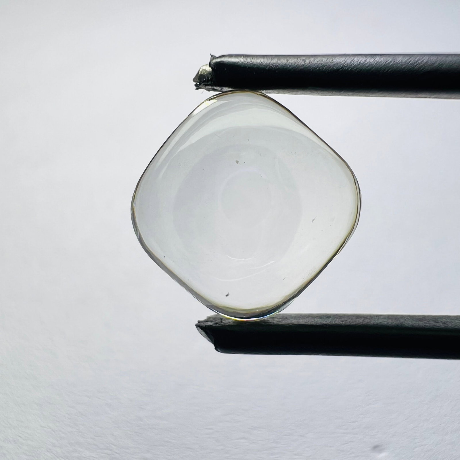 Loose Diamond - CUSHION BRILLIANT 2.31ct I VS1: Loose Diamond - CUSHION BRILLIANT 2.31ct I VS1 Source: This is a real non-mined Diamond that has been grown in a lab Shape: CUSHION BRILLIANT Carats: 2.31 Color: I Clarity: VS1 Certification: NONE Add
