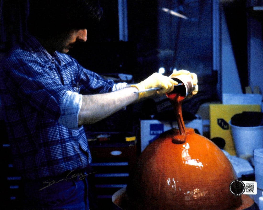 Beckett authenticated Sean Casey signed 8x10 E.T. effects photo: Beckett authenticated Sean Casey signed 8x10 E.T. effects photo This is an 8x10 photograph signed by special effects artist Sean Casey. The image features Casey at work in a studio, pouring material o