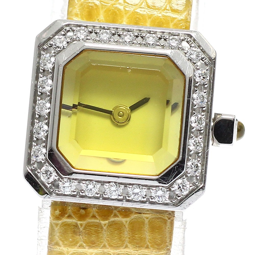Corum Sugarcube quartz ladies wristwatch stainless steel case: Corum Sugarcube quartz ladies wristwatch stainless steel case This Corum Sugarcube women's wristwatch features a stainless steel case paired with a yellow dial and a leather bracelet. Powered by a qua