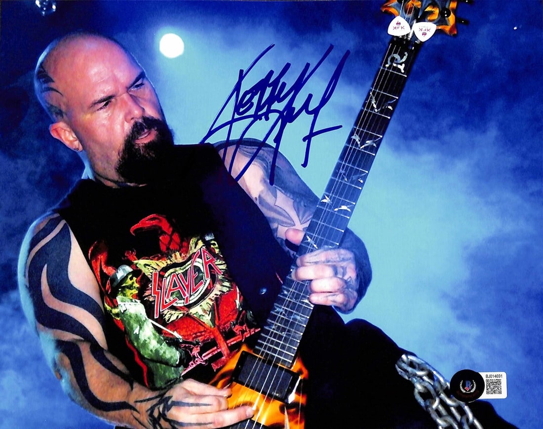 Kerry King Slayer Signed 8x10 Photo with Beckett Certification: Kerry King Slayer Signed 8x10 Photo with Beckett Certification This striking 8x10 photograph features the signature of Kerry King, the renowned guitarist from the legendary heavy metal band Slayer. Si