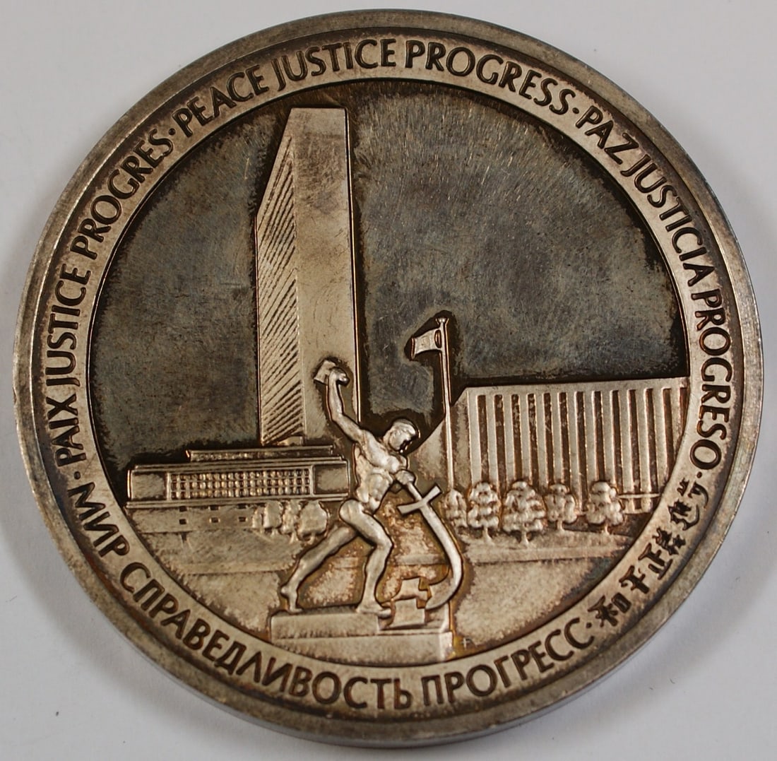 Franklin Mint 1970 Sterling Silver UN Anniversary Medal (1 of 2)