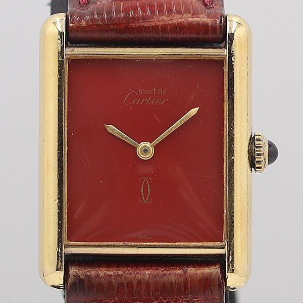Cartier Must Tank Quartz Mens Wristwatch Red Dial SV925: Cartier Must Tank Quartz Mens Wristwatch Red Dial SV925 This Cartier Must Tank wristwatch features a striking red dial and is crafted from SV925 (sterling silver). Designed for men, this vintage Swiss