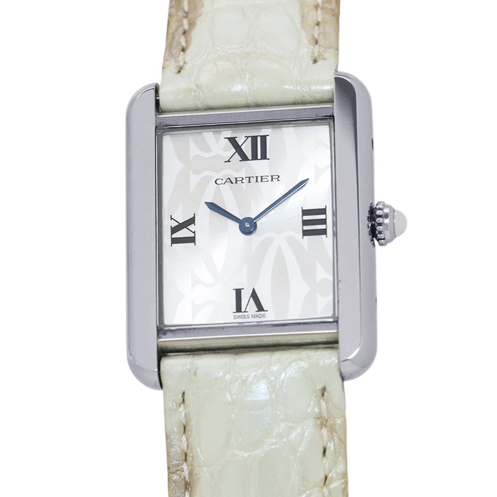 Cartier Tank Solo SM Quartz Silver Dial Women Wristwatch: Cartier Tank Solo SM Quartz Silver Dial Women Wristwatch This is a pre-owned Cartier Tank Solo SM wristwatch, featuring a silver dial and quartz movement. Designed for women, this timepiece is a Chris