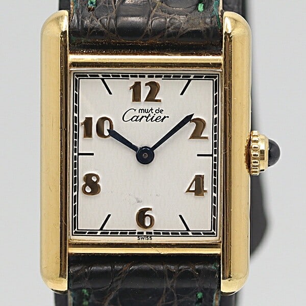 Cartier Must de Tank Ladies Vermeil Quartz Watch White Dial SV925: Cartier Must de Tank Ladies Vermeil Quartz Watch White Dial SV925 This vintage Cartier Must Tank Vermeil wristwatch features a classic white dial and is crafted from SV925 sterling silver with a verme