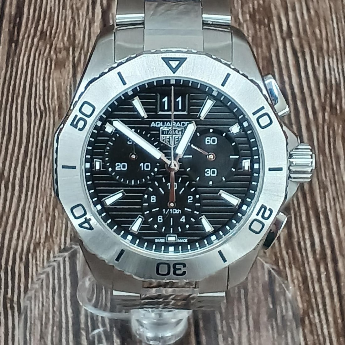 Mens Chronograph Wristwatch TAG Heuer Aquaracer Professional 200 CBP1110: Mens Chronograph Wristwatch TAG Heuer Aquaracer Professional 200 CBP1110 TAG Heuer Aquaracer Professional 200 Chronograph men's wristwatch in pre-owned condition. Swiss-made and identified as a TAG He