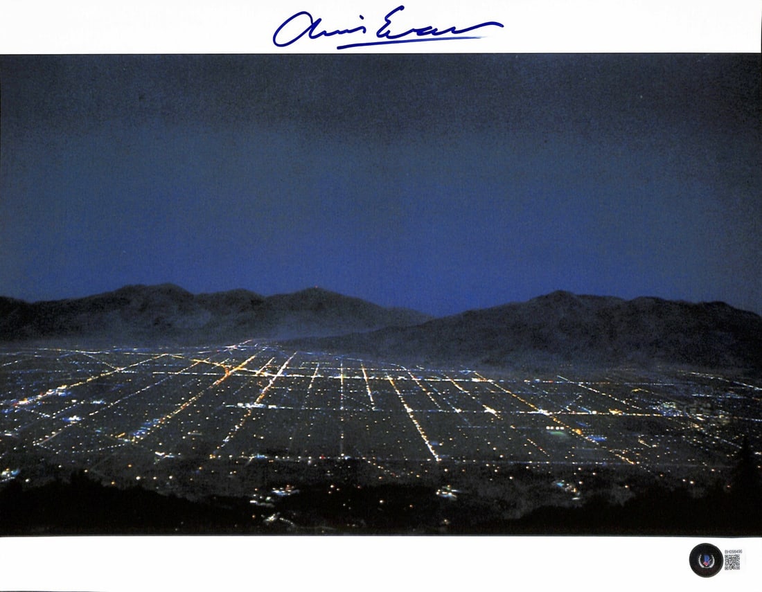 Chris Evans Signed E.T. 11x14 Photo Beckett Certified: Chris Evans Signed E.T. 11x14 Photo Beckett Certified This stunning 11x14 photograph features the signature of Chris Evans, renowned ILM Matte Painter known for his work on the iconic movie E.T. The a