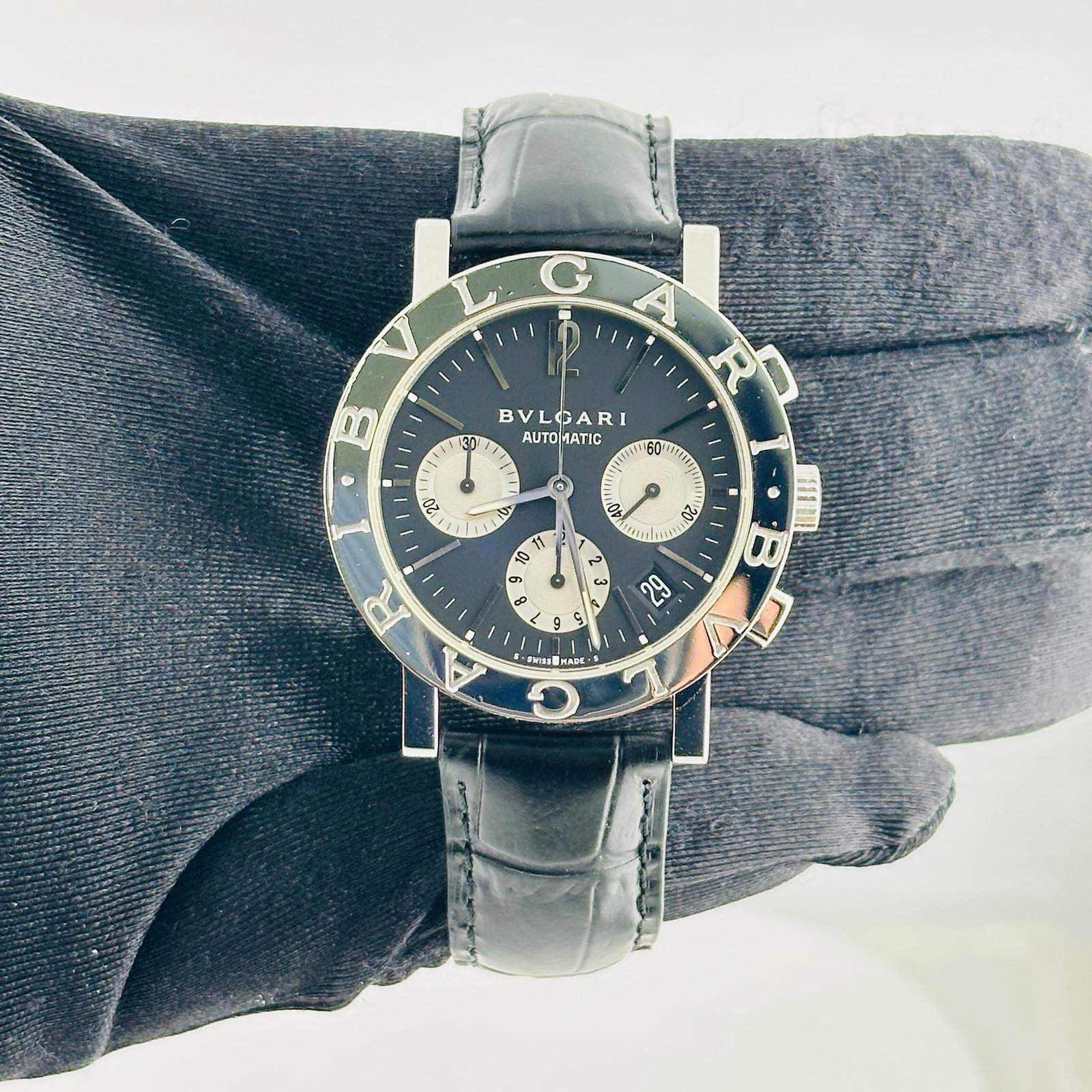 Bvlgari BB38SLCH Mens Watch Black Chrono Dial Generic Leather Strap: Bvlgari BB38SLCH Mens Watch Black Chrono Dial Generic Leather Strap Bvlgari Bvlgari men's watch featuring a black chrono dial, fixed bezel, and a generic leather band fitted with the original buckle. 