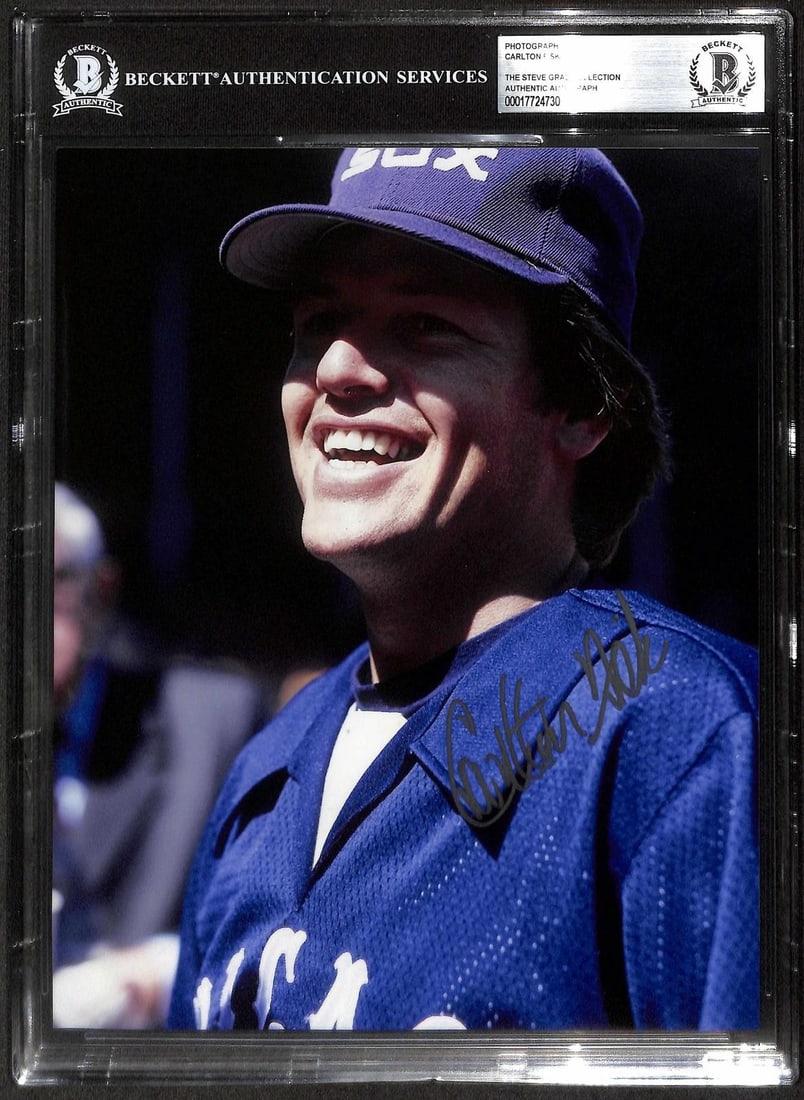 Beckett Certified Carlton Fisk autographed 8x10 photo: Beckett Certified Carlton Fisk autographed 8x10 photo This is a signed 8x10 photograph of Hall of Fame catcher Carlton Fisk, featuring his autograph as a member of the Chicago White Sox. The photograp
