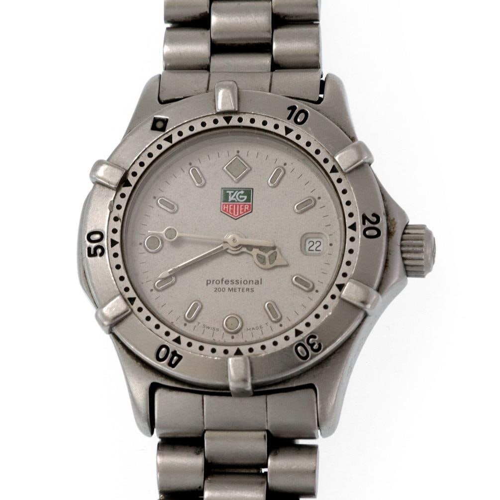 Tag Heuer Professional Date 27mm Ladies Watch Sapphire Crystal Swiss Made: Tag Heuer Professional Date 27mm Ladies Watch Sapphire Crystal Swiss Made Discover elegance and precision with this authentic Tag Heuer Professional Date ladies wrist watch. Featuring a 27mm round sta