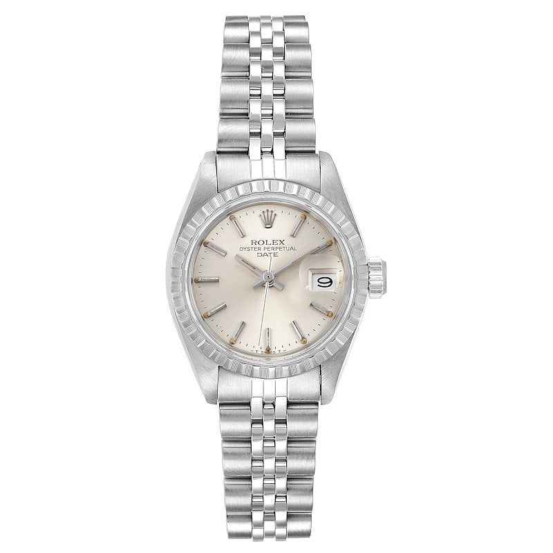 Ladies Rolex Oyster Perpetual Date Ref 6924 Silver Dial Jubilee Bracelet Papers 1976: Ladies Rolex Oyster Perpetual Date Ref 6924 Silver Dial Jubilee Bracelet Papers 1976 This is a ladies' Rolex Oyster Perpetual Date wristwatch, reference 6924, featuring a silver stick dial and an engi
