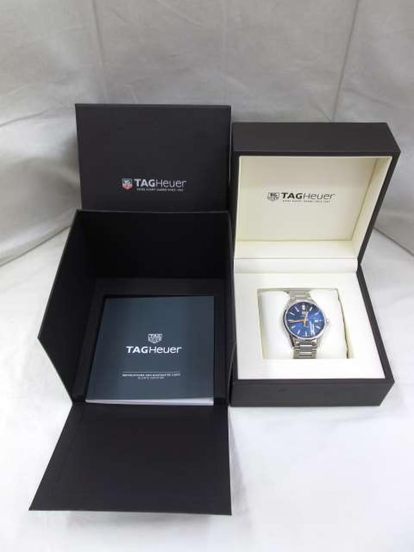 Mens Swiss Quartz Wristwatch TAG Heuer Carrera Date WAR1112: Mens Swiss Quartz Wristwatch TAG Heuer Carrera Date WAR1112 TAG Heuer Carrera Quartz Date men's wristwatch with 100m water resistance. Swiss-made and offered in pre-owned condition. Specifications Bra