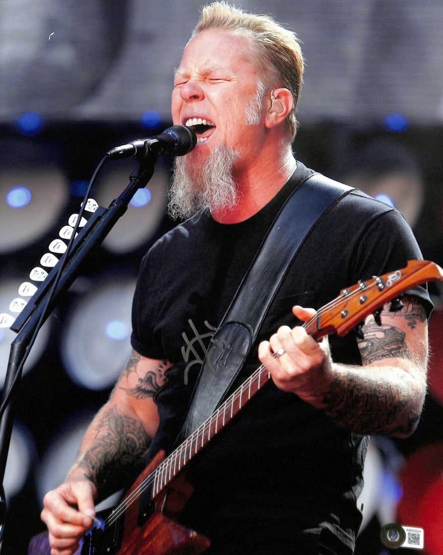 James Hetfield Metallica Signed 11x14 Photo Beckett LOA RARE: James Hetfield Metallica Signed 11x14 Photo Beckett LOA RARE This remarkable 11x14 photograph features the signature of James Hetfield, co-founder and lead singer of Metallica, beautifully signed in s