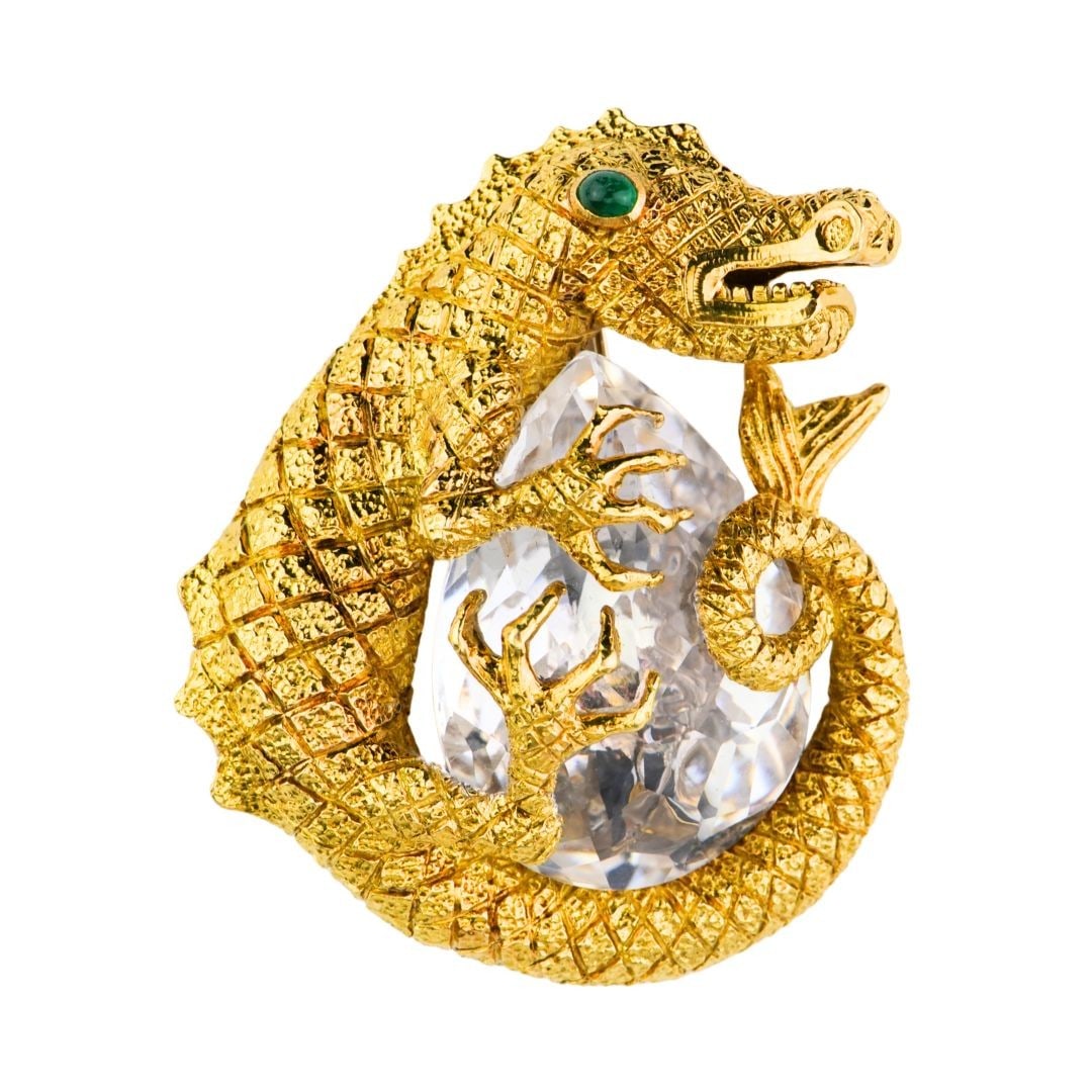 David Webb Dragon Brooch 18K Yellow Gold Quartz Emerald: David Webb Dragon Brooch 18K Yellow Gold Quartz Emerald This vintage David Webb dragon brooch is crafted from 18k yellow gold and showcases the designer's renowned animal motif style. The brooch featu
