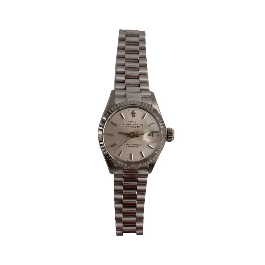 Ladies Rolex Datejust 6517 Silver Dial Fluted Bezel Aftermarket President Bracelet: Ladies Rolex Datejust 6517 Silver Dial Fluted Bezel Aftermarket President Bracelet This ladies Rolex Datejust features a refined silver dial and a fluted bezel, paired with an aftermarket President-st