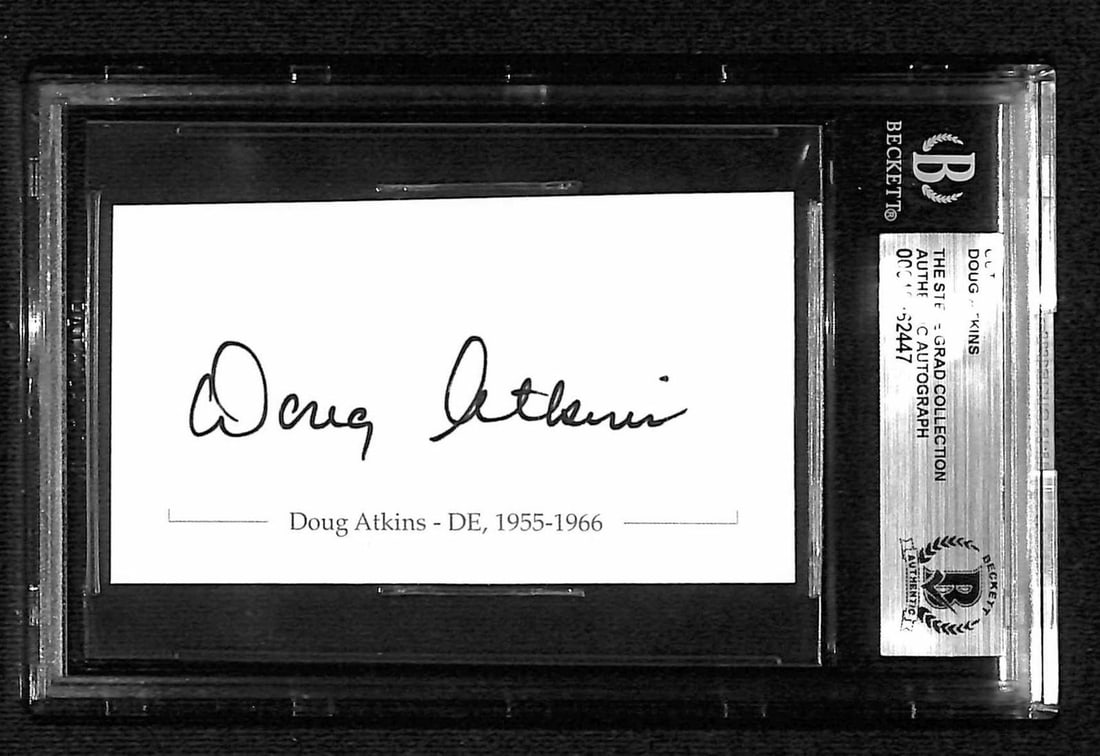 Beckett Slabbed Doug Atkins Signed Cut Chicago Bears HOF: Beckett Slabbed Doug Atkins Signed Cut Chicago Bears HOF This item is a slabbed cut signature of Doug Atkins, the legendary Chicago Bears defensive end and Hall of Famer. The autograph is hand-signed 