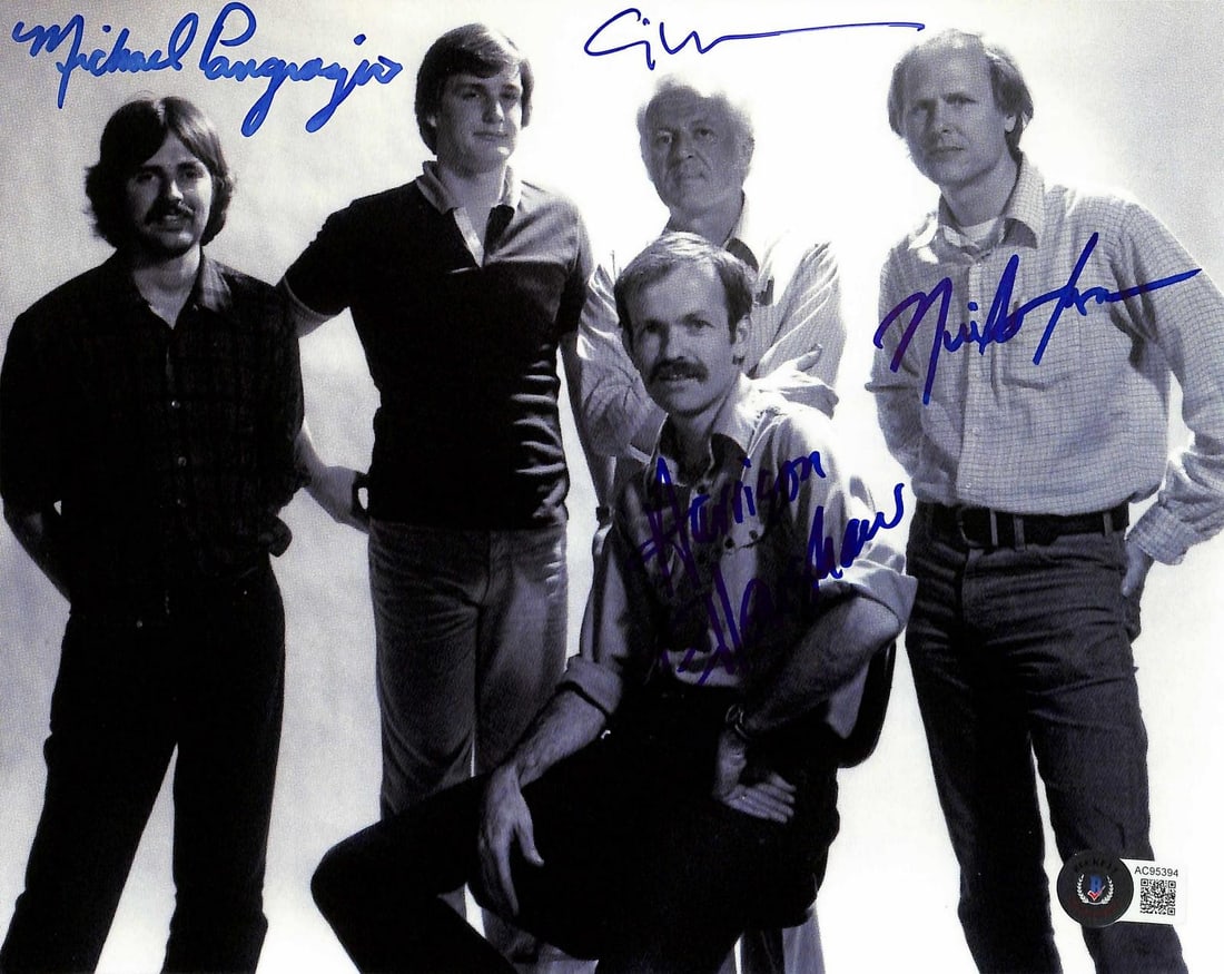 Star Wars ESB ILM Matte Dept 8x10 Photo 4 Signatures Beckett: Star Wars ESB ILM Matte Dept 8x10 Photo 4 Signatures Beckett This is a multi-signed 8x10 black-and-white photograph featuring members of the ILM Matte Department from Star Wars: The Empire Strikes Bac