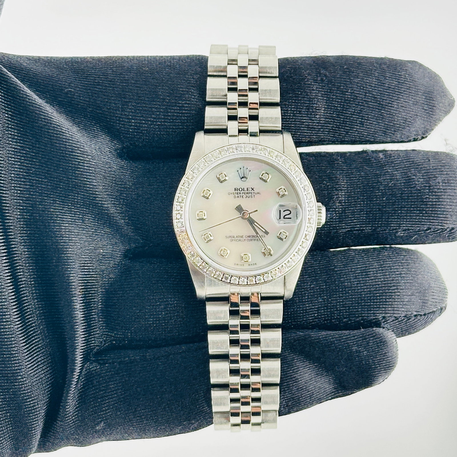 Ladies Rolex Datejust 68240 White MOP Diamond Dial Jubilee Bracelet: Ladies Rolex Datejust 68240 White MOP Diamond Dial Jubilee Bracelet This ladies' Rolex Datejust features a white mother-of-pearl diamond dial and a pave diamond bezel, offering a luxurious and elegant