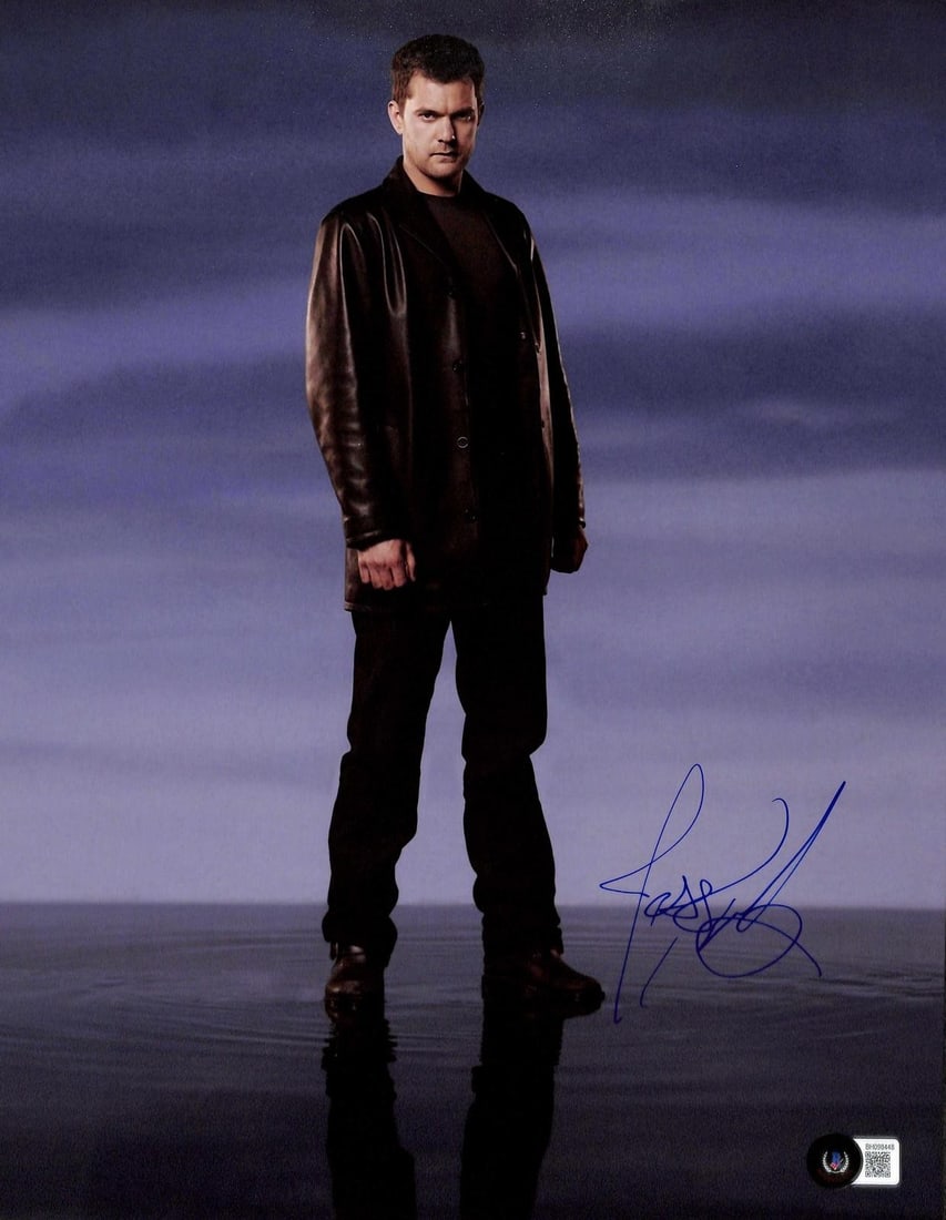 Beckett Authenticated Joshua Jackson signed 11x14 Fringe photo: Beckett Authenticated Joshua Jackson signed 11x14 Fringe photo This is an 11x14 inch photograph hand-signed by actor Joshua Jackson, who portrayed Peter Bishop in the television series Fringe. The aut