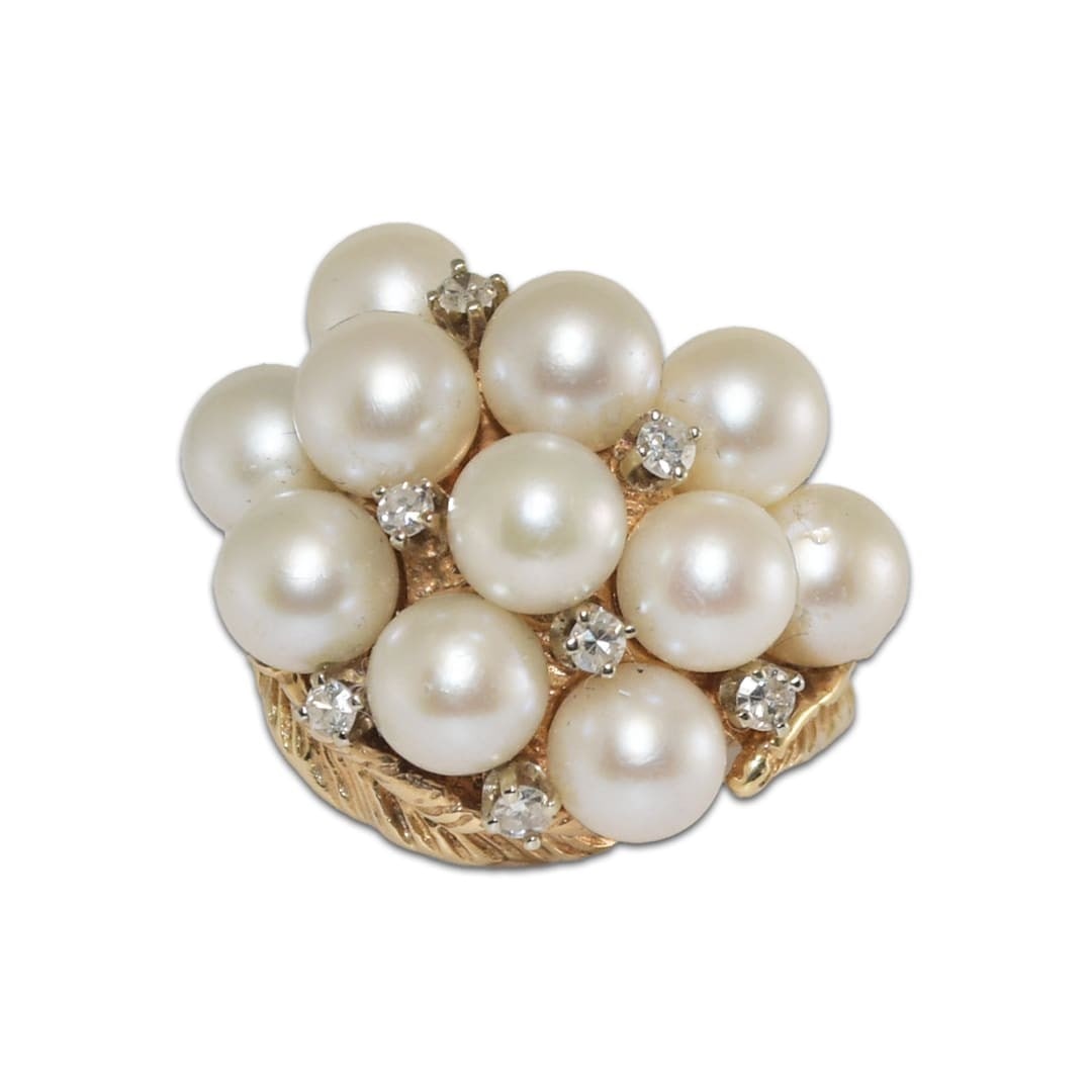 14K Yellow Gold Pearl Diamond Leaf Ring Size 6.5: 14K Yellow Gold Pearl Diamond Leaf Ring Size 6.5 This elegant ring features a striking leaf design crafted in 14K yellow gold. It is adorned with seven round brilliant diamonds totaling 0.14 carats, s
