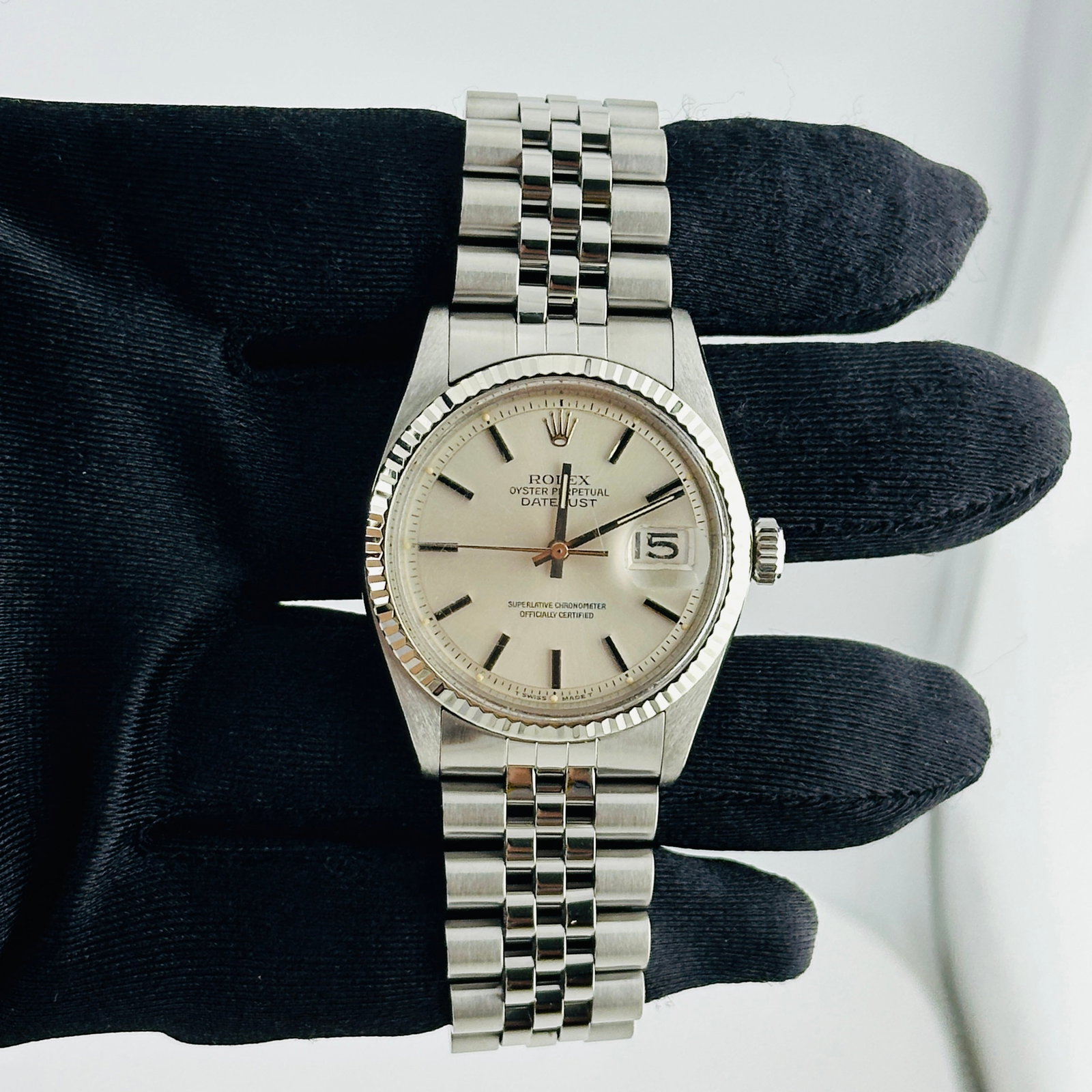 Rolex Datejust Ref 1601/4 D Link Jubilee With Silver Stick Dial: Rolex Datejust Ref 1601/4 D Link Jubilee With Silver Stick Dial This Rolex Datejust watch features a silver stick dial and a fluted bezel, paired with a D-Link Jubilee bracelet. It is a men's model wi