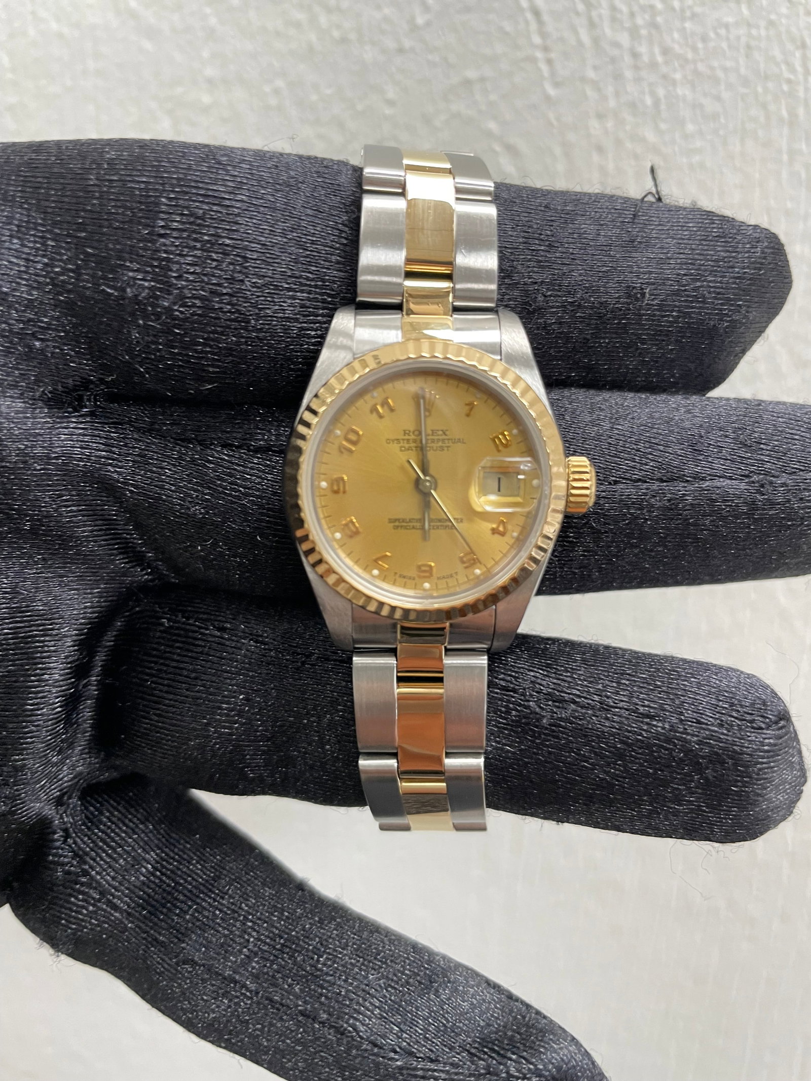 Ladies Rolex Datejust 69173 Gold Arabic Dial Oyster Bracelet 1987 with Papers: Ladies Rolex Datejust 69173 Gold Arabic Dial Oyster Bracelet 1987 with Papers This is a ladies' Rolex Datejust watch featuring a gold Arabic dial, a fluted bezel, and an Oyster bracelet. The watch is 