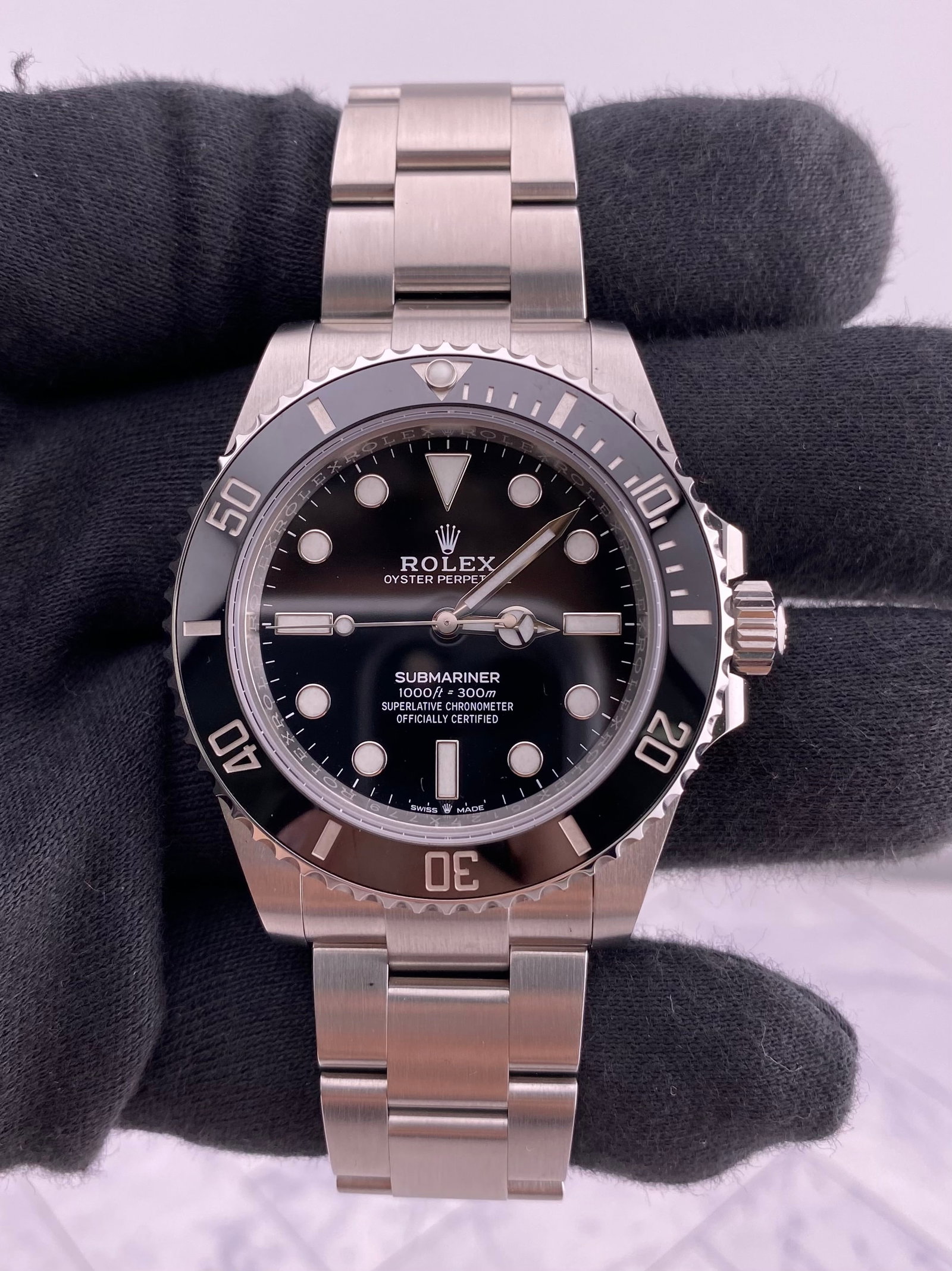 Rolex 124060 Submariner No-Date Mens Watch Black Dial Oyster Bracelet: Rolex 124060 Submariner No-Date Mens Watch Black Dial Oyster Bracelet Rolex Submariner No-Date wristwatch featuring a black dial, rotating ceramic bezel, and Oyster bracelet. This men's watch is ident