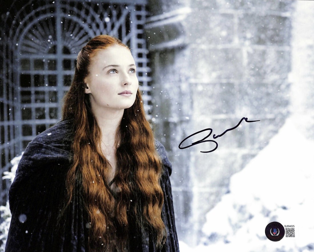 Sophie Turner Sansa Stark Signed 8x10 Photo Beckett Certified: Sophie Turner Sansa Stark Signed 8x10 Photo Beckett Certified This stunning 8x10 photograph features Sophie Turner as "Sansa" from the acclaimed TV series Game of Thrones, beautifully signed in black 