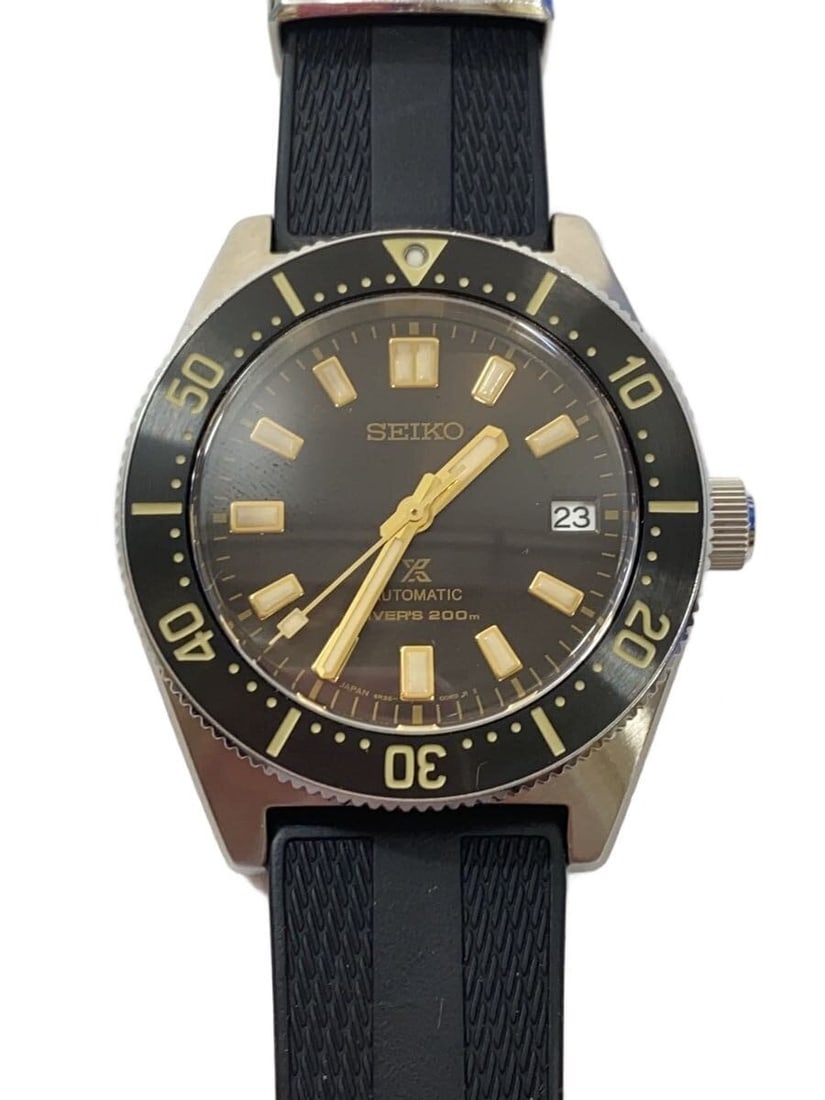 Seiko Prospex 6r35-00p0 Black Rubber Wristwatch: Seiko Prospex 6r35-00p0 Black Rubber Wristwatch This SEIKO PROSPEX 6r35-00p0 men's wristwatch features a black dial and a durable rubber strap. Sourced and made in Japan, it is designed for reliabilit