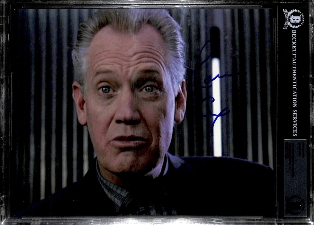 Ronny Cox Total Recall Signed 8x10 Photo Auto 10 Beckett Certified: Ronny Cox Total Recall Signed 8x10 Photo Auto 10 Beckett Certified This autographed 8x10 photograph features Ronny Cox, famous for his role in the movie Total Recall. The signature, penned in blue per