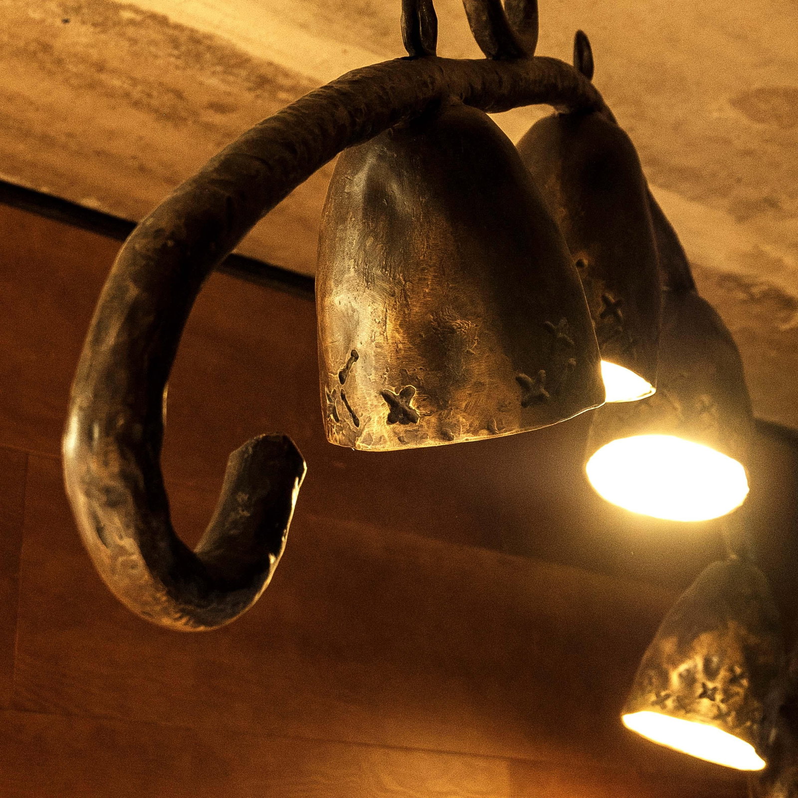 Grigorii Gorkovenko BELLS Sculptural Bronze Lamp 42 x 141 Inch (1 of 8)