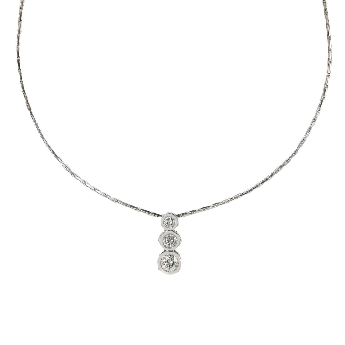 14K White Gold Diamond Pendant Necklace with 3 Stones 17in: 14K White Gold Diamond Pendant Necklace with 3 Stones 17in This elegant necklace features a pendant with three round brilliant cut natural diamonds, totaling approximately 0.85 carats. The diamonds ha