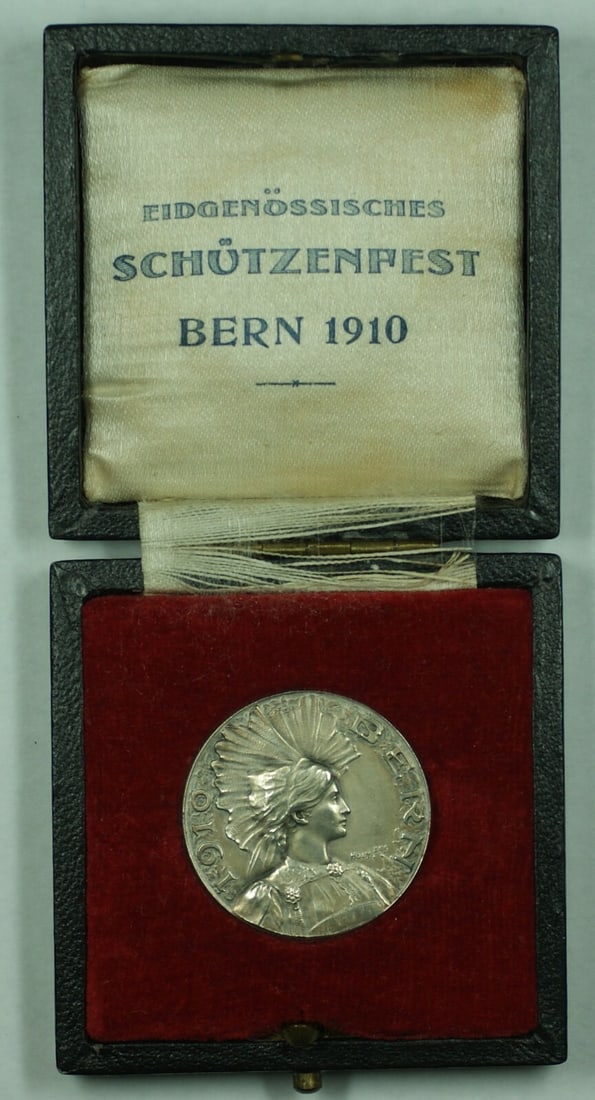 1910 Swiss Silver Shooting Medal R263c with Original Case: 1910 Swiss Silver Shooting Medal R263c with Original Case This is a 1910 Bern Switzerland silver Swiss shooting medal, type R263c, issued by Holy Fres. The medal is composed of silver, is circulated, 